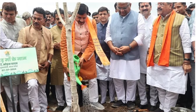 केंद्रीय मंत्री भूपेंद्र यादव ने कहा- एक पेड़ लगा कर धरती मां को रिटर्न गिफ्ट दें