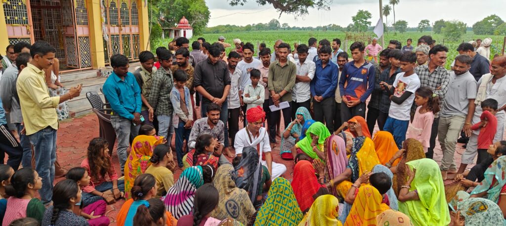 जिस जमीन पर बैठकर विधायक जयवर्धन ने सुनी महिलाओं की समस्याएं, वहाँ लगेगा टीनशेड