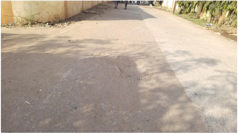 Construction of low quality roads in Katni