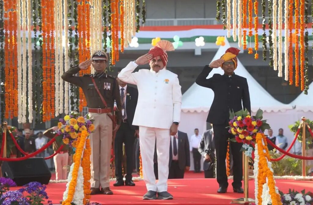 CM hoisted the tricolor in Indore