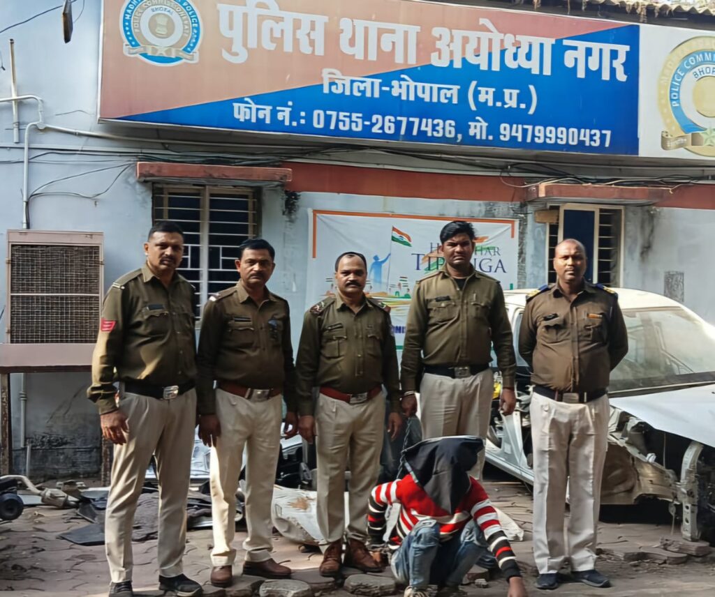 थाना अयोध्यानगर, जोन -2 पुलिस की मोबाइल लुटेरो पर बडी कार्यवाही, 19 मोबाइल सहित 02 बदमाशो को किया गिरफ्तार