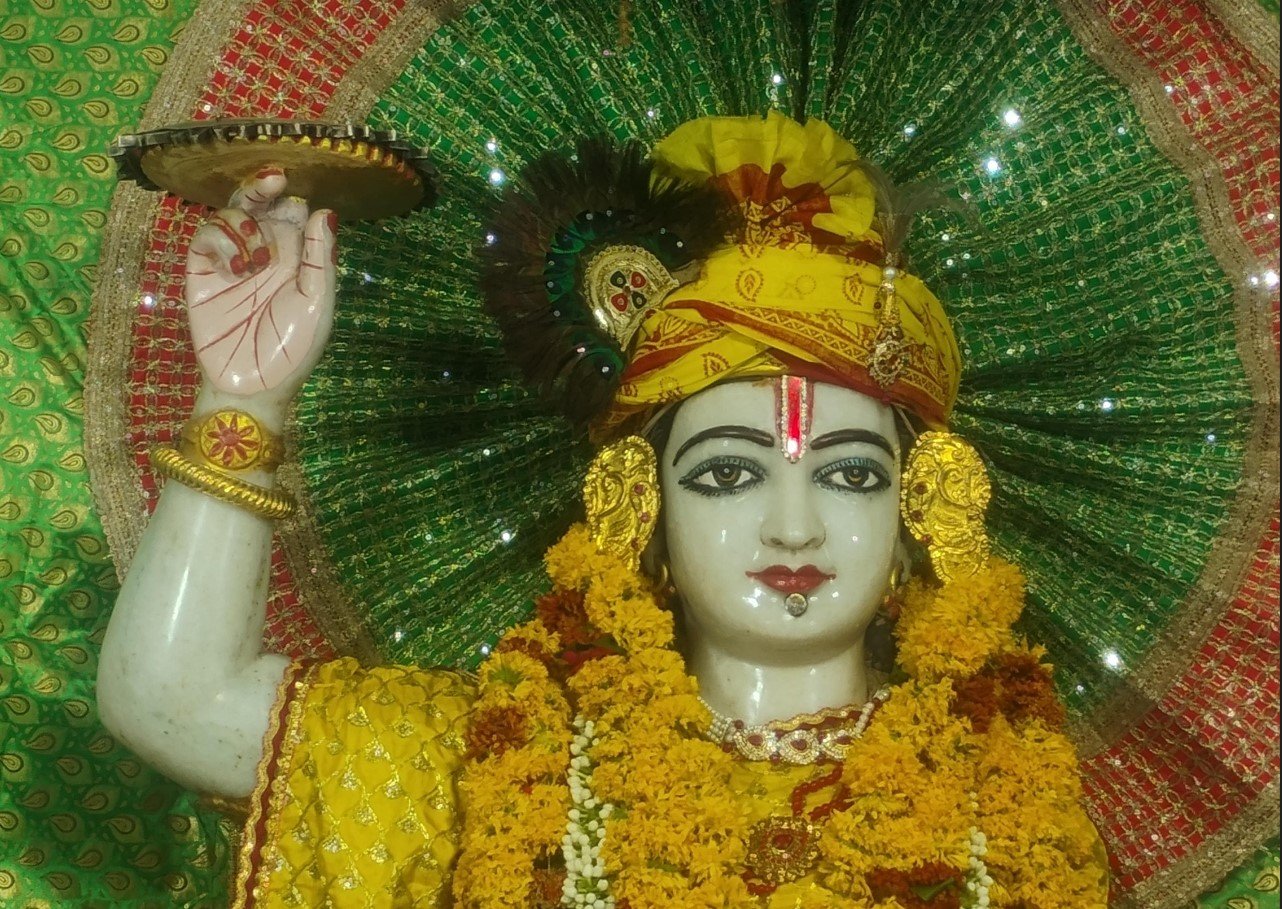 विमान दुर्घटना के दिवंगत यात्रियों की आत्मा की शांति के लिए भगवान चक्रधर से की प्रार्थना
