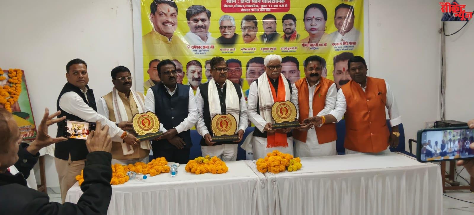 सफाईकर्मियों से मनमुताबिक काम ले रही सरकार उनकी समस्याओं और सुविधाओं को भूली: रामगोपाल