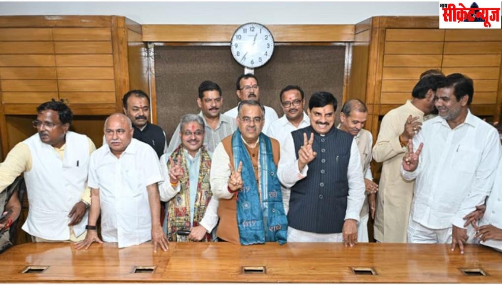 MP RajyaSabha Elections 2026: भाजपा प्रत्याशी तरुण चुघ और रजनीश अग्रवाल ने भरा नामांकन, सीएम मोहन यादव रहे साथ