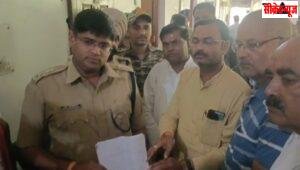 भाजपा के सांसद-विधायक पहुंचे SP ऑफिस,जुआ फड़ पर पुलिस की रेड, पूर्व BJP मंडल अध्यक्ष का नाम आते ही मचा बवाल