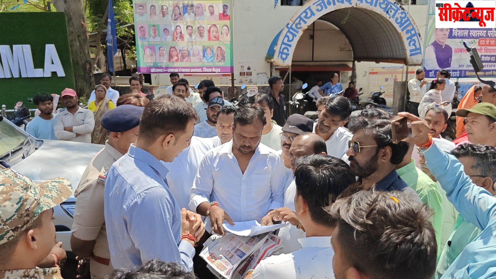 आमला की जनसमस्याओं एवं भ्रष्टाचार को लेकर शहर कांग्रेस ने प्रभारी मंत्री के नाम कलेक्टर को  सौंपा 7 सूत्रीय ज्ञापन।